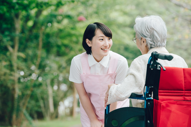 【家庭都合休OK】[ 介護スタッフ 急募 ]直接雇用(パート)即日〜＆週2日〜OK！