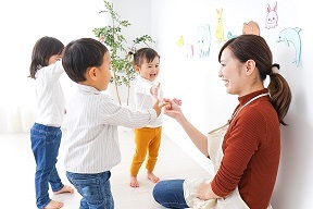【家庭都合休OK】[正]月給：20万〜24万円★保育士★昇給・賞与あり★嬉しい土日祝お休み★