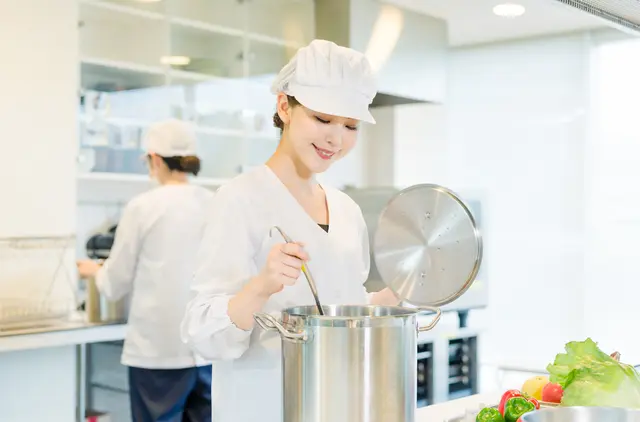 【家庭都合休OK】[派]時給:1,265円★★給食スタッフ★★「大師前駅」直接雇用の可能性あり！