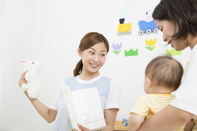 【家庭都合休OK】[契]月給:17万円〜◆保育士◆キレイな保育園でお仕事しませんか？