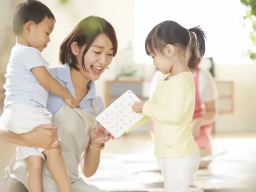 【保育士】[正社員]◆篠崎駅◆福利厚生や休暇制度も充実◆月給27.1万～