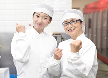 【家庭都合休OK】[紹予]時給：1,300円★契約社員登用の可能性アリ！★★給食スタッフ 急募★★
